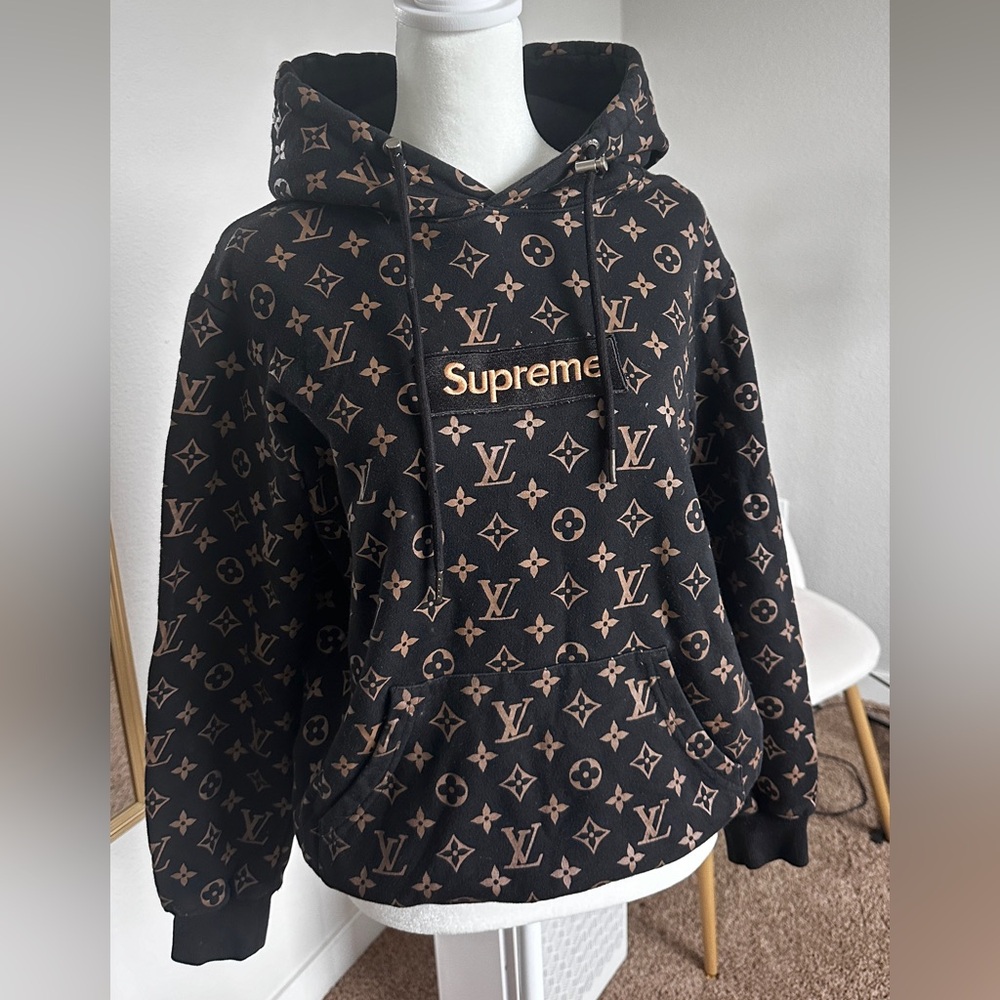 Louis Vuitton Supreme! Women Sweatshirt !